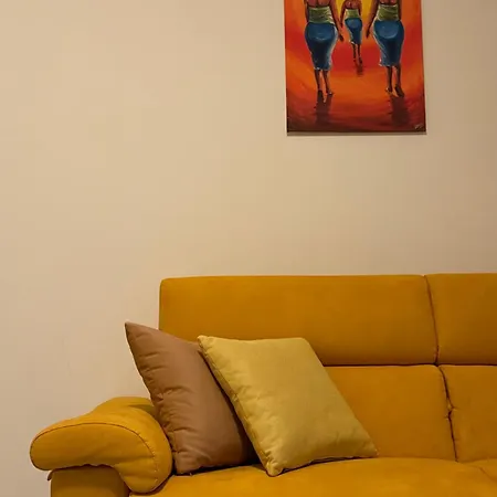 With Pool E Private Garage - Casa Holyvia Orange דירה